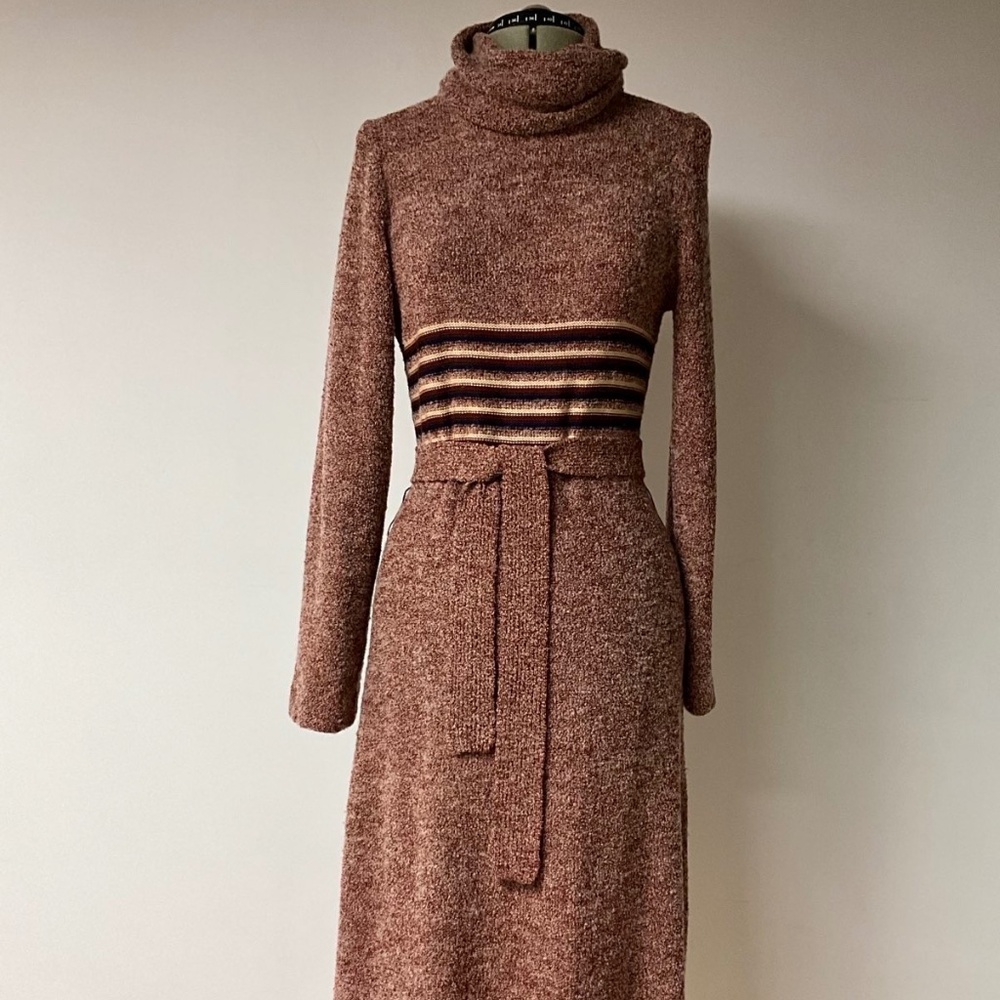 Vintage long sleeve midi Daymor Couture sweater dress size M